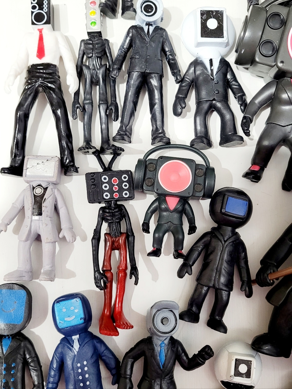 Skibidi Toilet Figure Lot of 24 Cameraman TV Man Speaker Man Mixed Characters - Picture 3 of 7